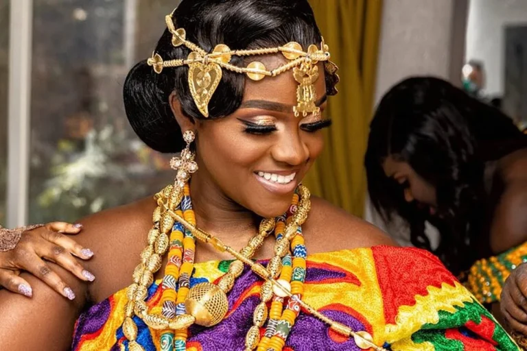 Ghanaian culture — Akan gold regalia and kente