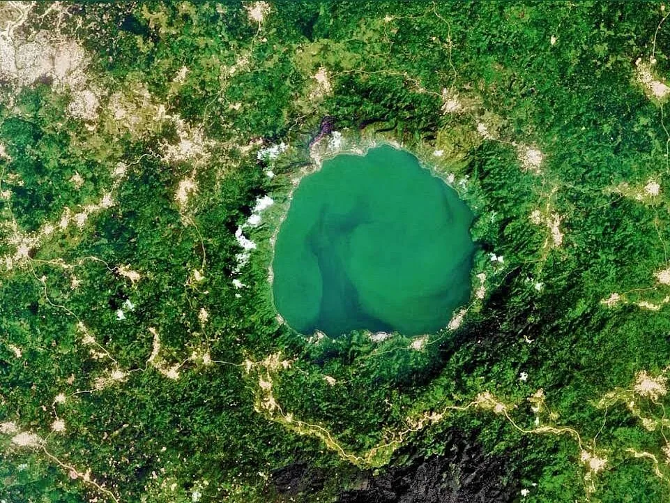Lake Bosomtwe — Ghana
